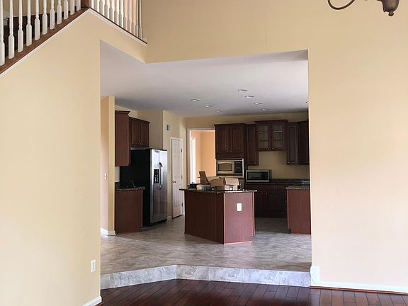 5th image of 220 Preston Dr