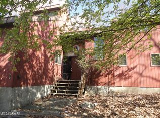 1351 Cambridge Ct, Bushkill, PA 18324