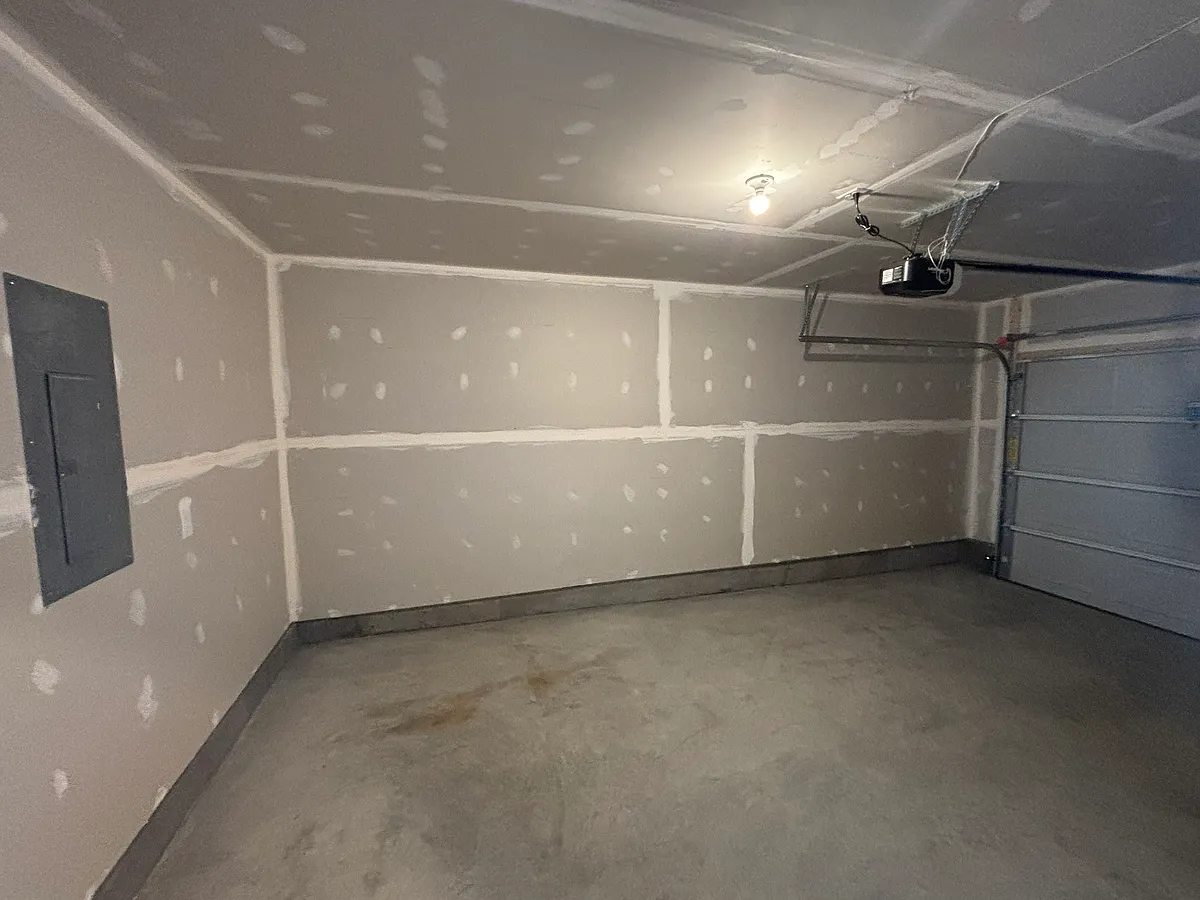 Building Photo - 153 Willett Hollow St