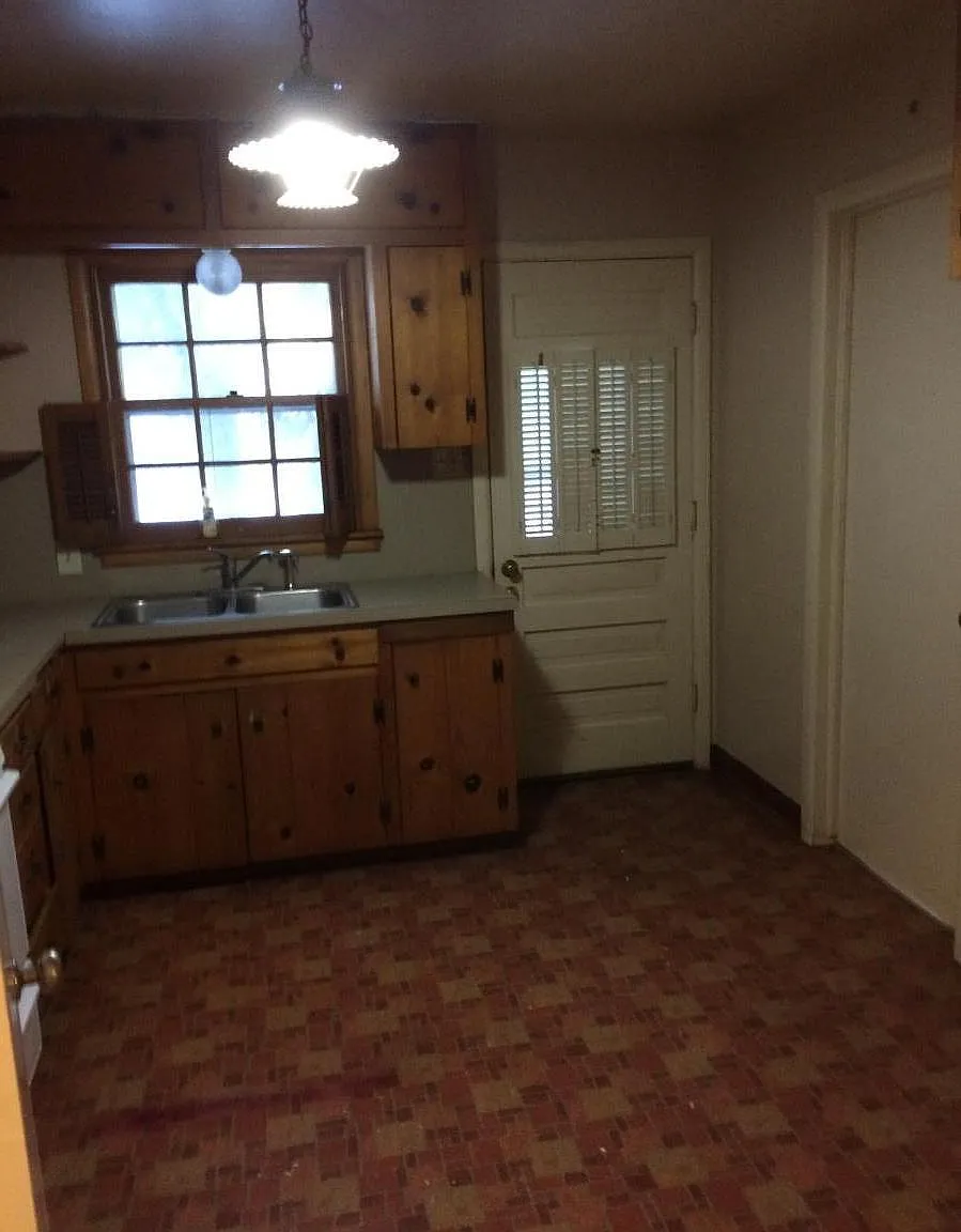 1202 Caddell Lane — Photo 2