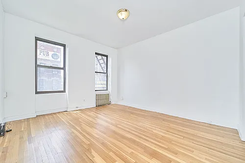 353 W 44th St Photo 1