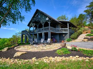 1019 Moonside Ln, Sevierville, TN 37876