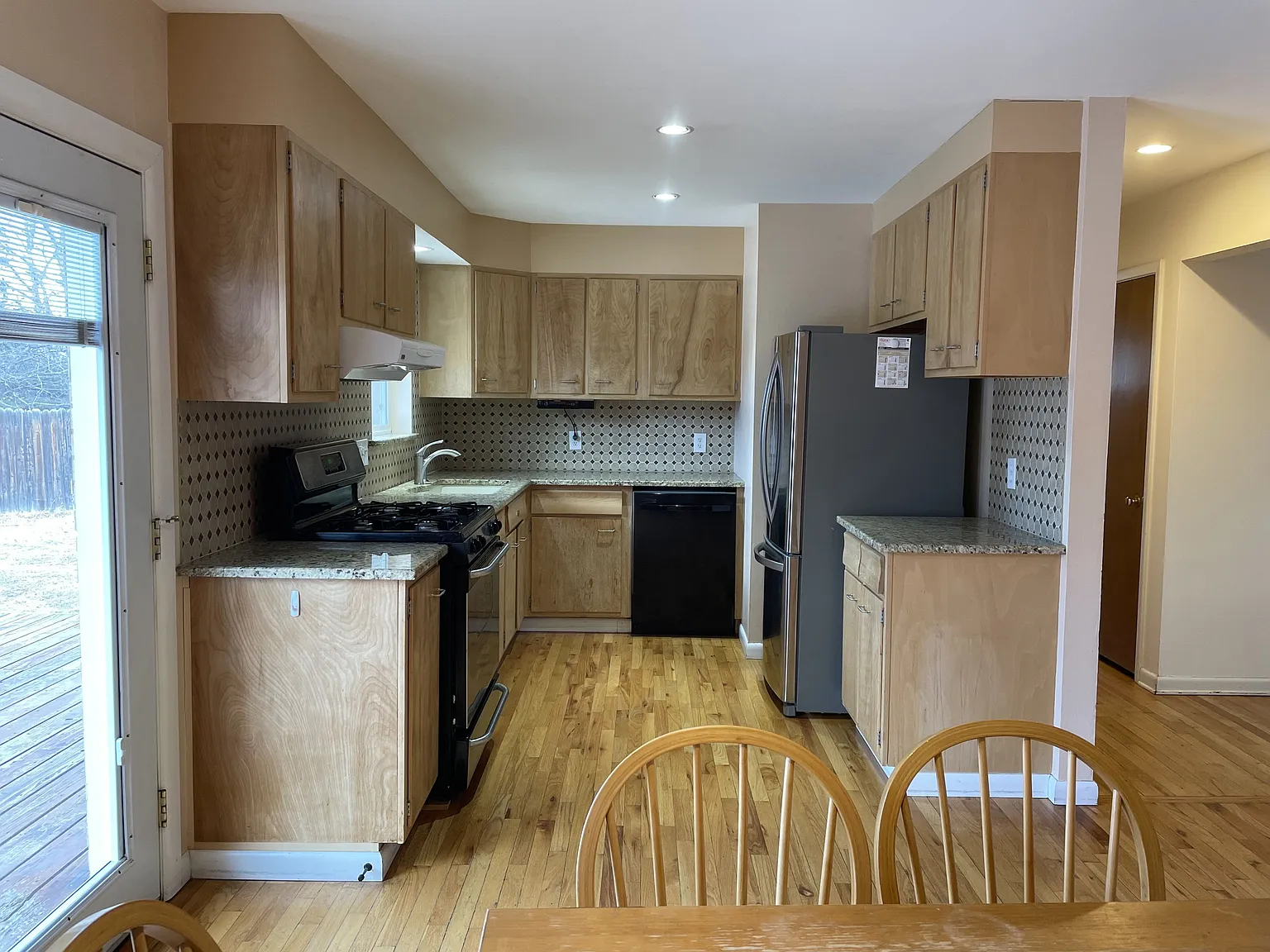 3 bed, 1026 sqft, $1,000 — Photo 4