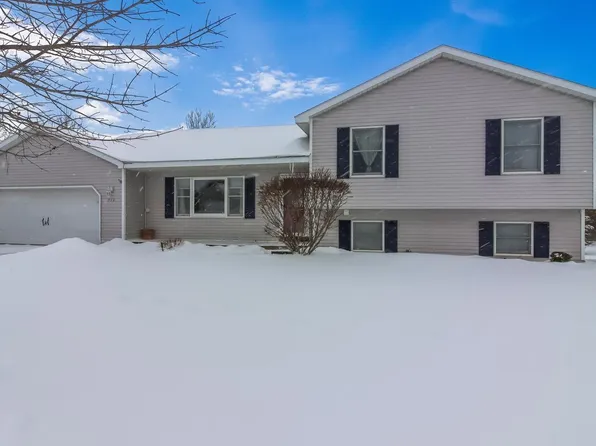 370 Farmstead Ln, Traverse City, MI 49685