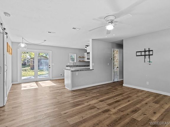 4th image of 105 Deerfield Drive
