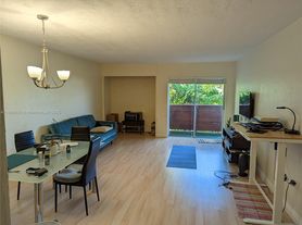 1205 Mariposa Ave