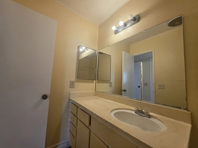 5055 Coldwater Canyon Ave #213 — Photo 13