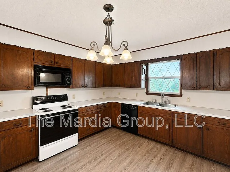 Studio, $1,900 — Photo 4
