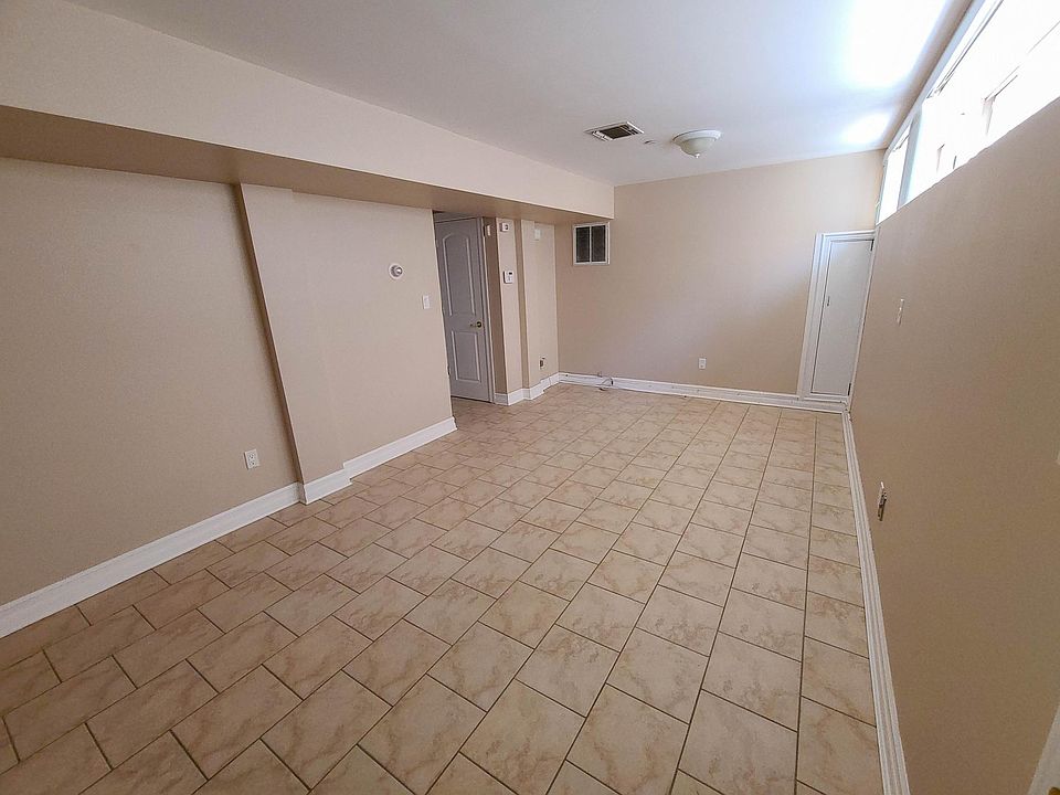 1st image of 386 Thornycroft Ave