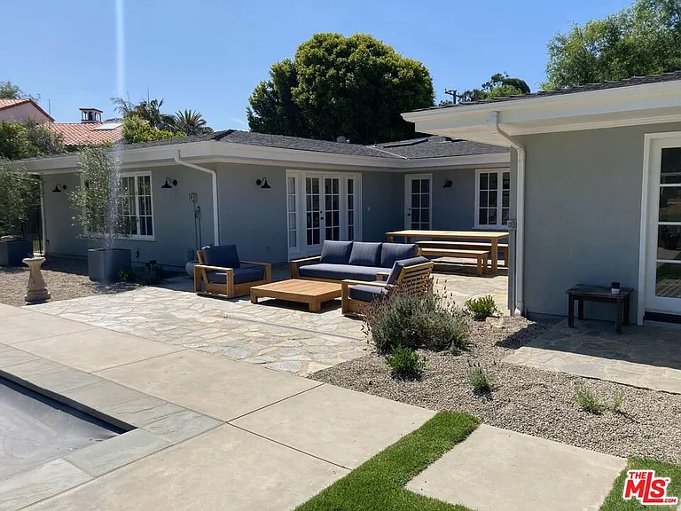 28925 Cliffside Dr — Photo 42