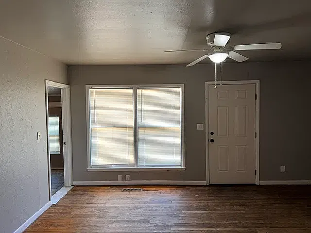 3 bed, 1045 sqft, $1,250 — Photo 2