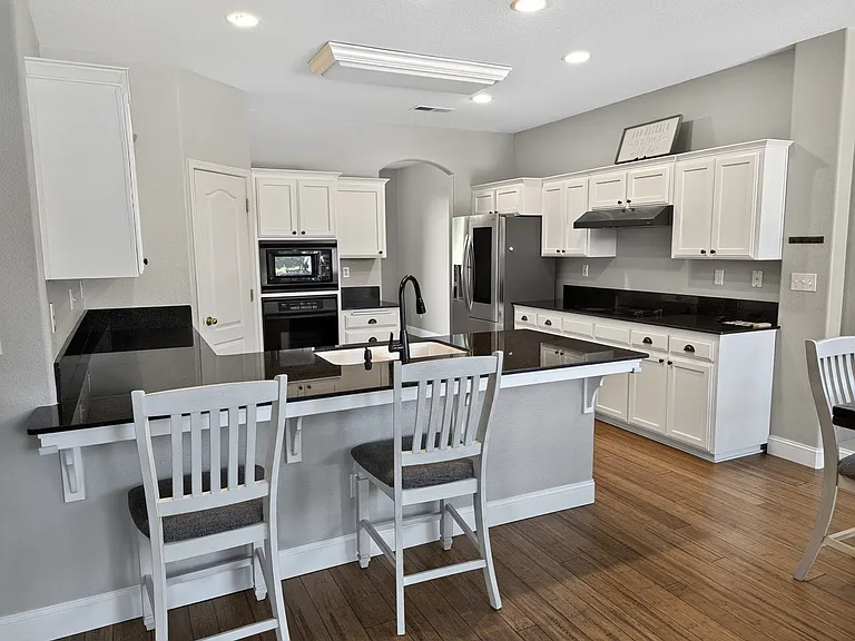 2371 Serena Ave — Photo 9