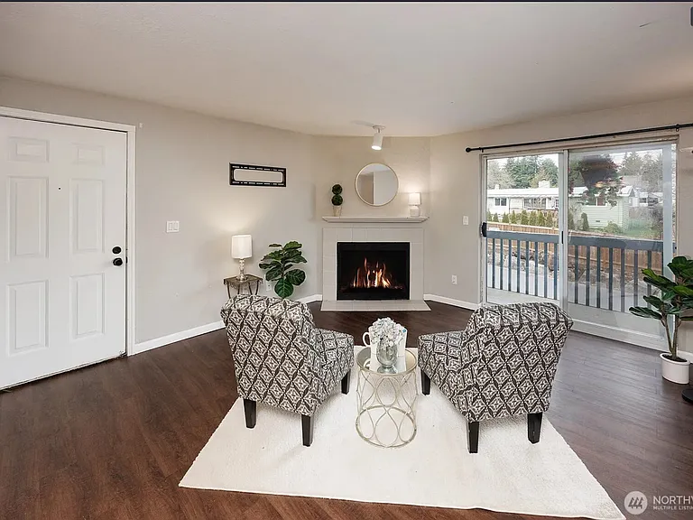 16817 Larch Way E #F201 — Photo 6
