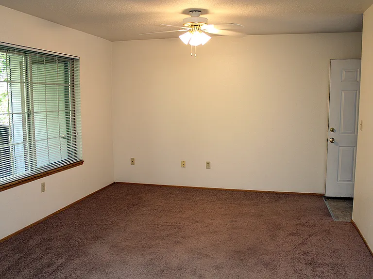 4604-4650 NE Hancock St — Photo 11