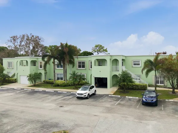 2074 SE Wild Meadow Circle, Port St Lucie, FL 34952