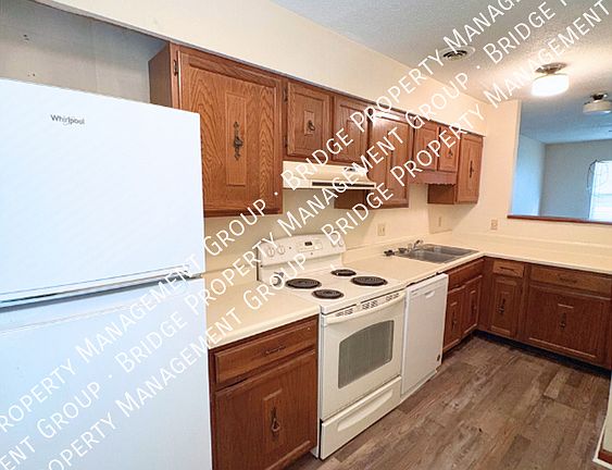 3rd image of 6929 Robinson Dr