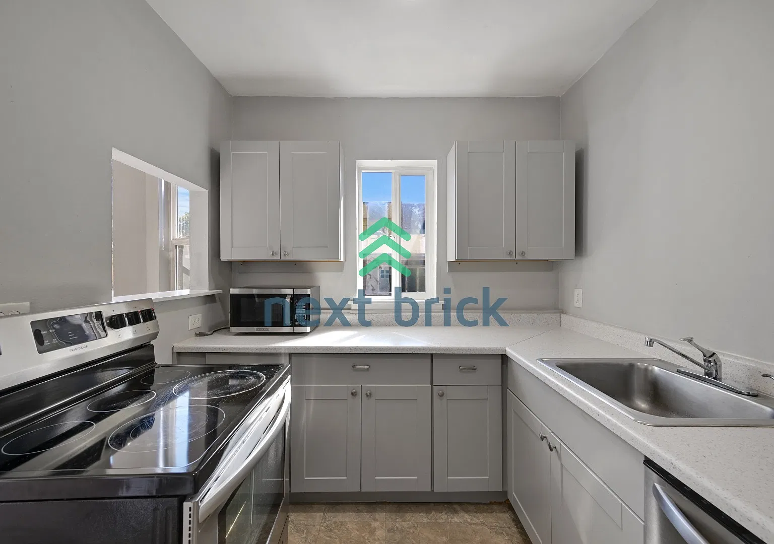 Modern Remodeled 2-Bedroom Apartment in Prime Queen Anne — Photo 2