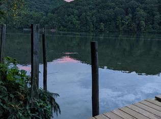 121 Centers Ferry Rd, Harriman, TN 37748