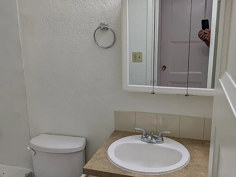 2855 Front 2865 St NE — Photo 42
