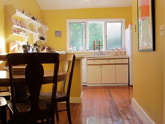 Expanded view of Kitchen with breakfast table.