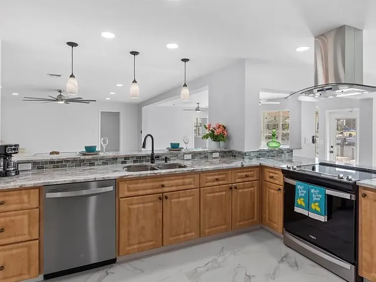 211 Marina Dr — Photo 13