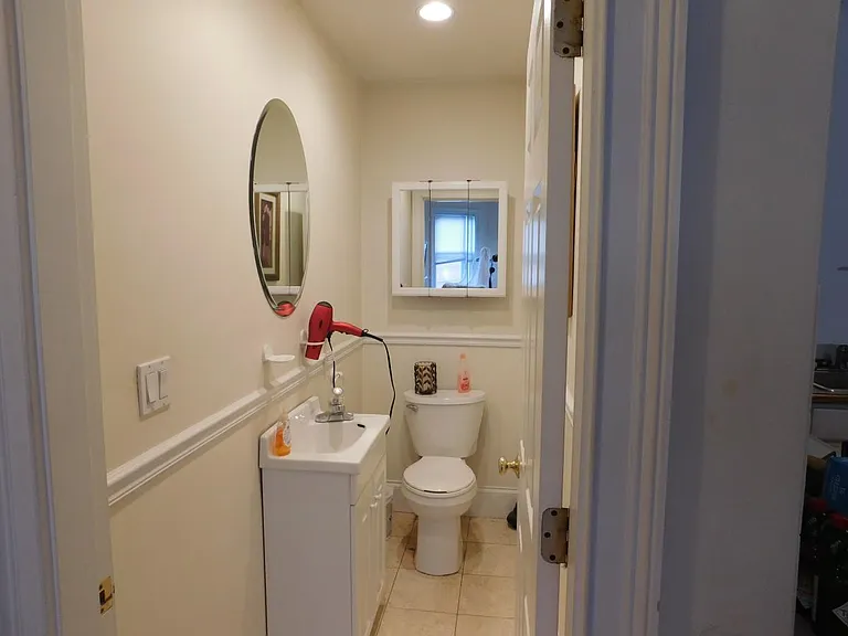 303 W 3rd St #2 — Photo 8