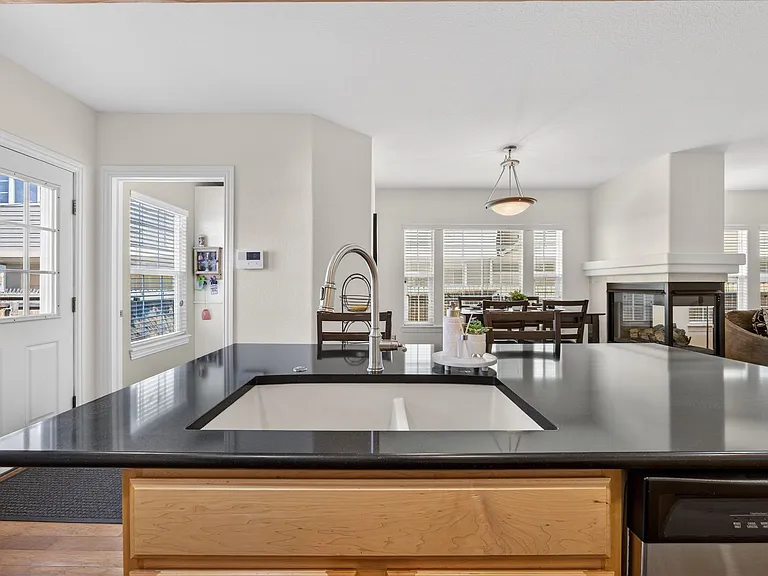 2933 Lawrence St — Photo 11