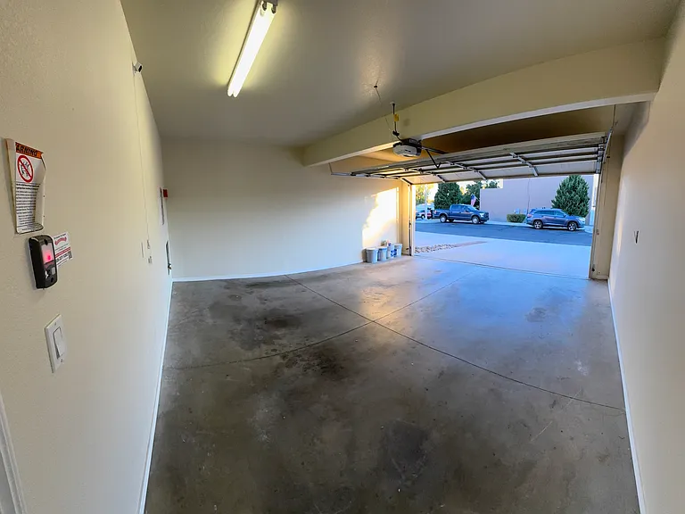 1912 Hollyhock Cir — Photo 20