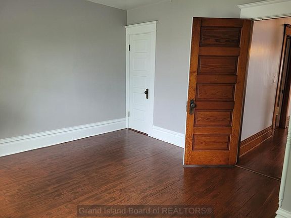 3rd image of 1117 W 1st St