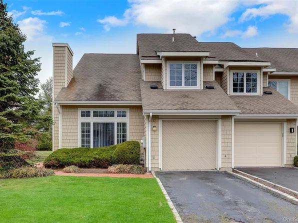 15 Doral Lane, Bay Shore, NY 11706