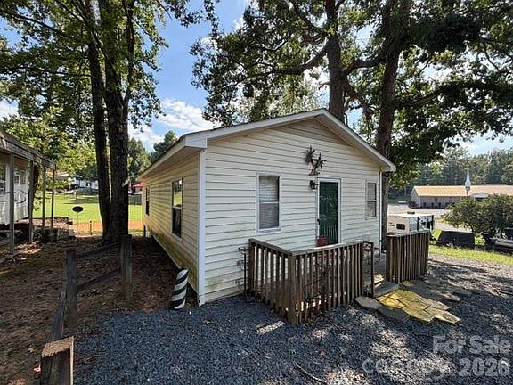 3rd image of 184 Deer Park Rd