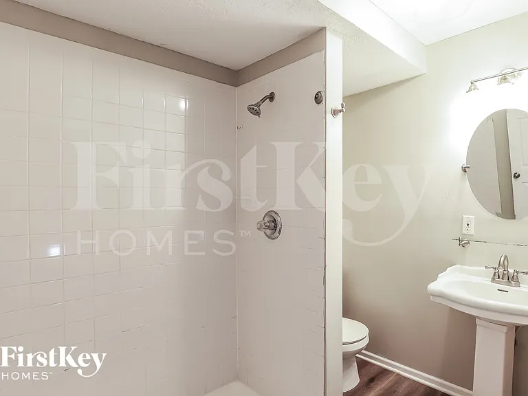 904 E Madelyn Dr — Photo 17