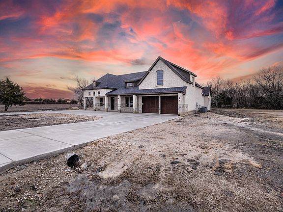 5th image of 900 Southgate Ct