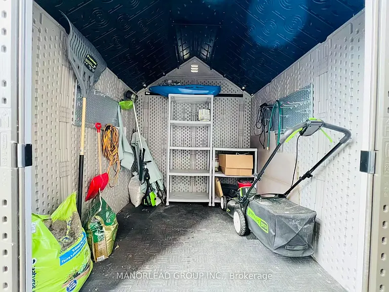 10 Greenyards Dr — Photo 36