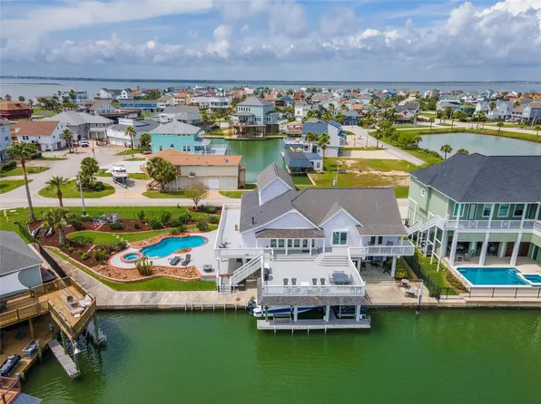 208 Coconut St, Tiki Island, TX 77554