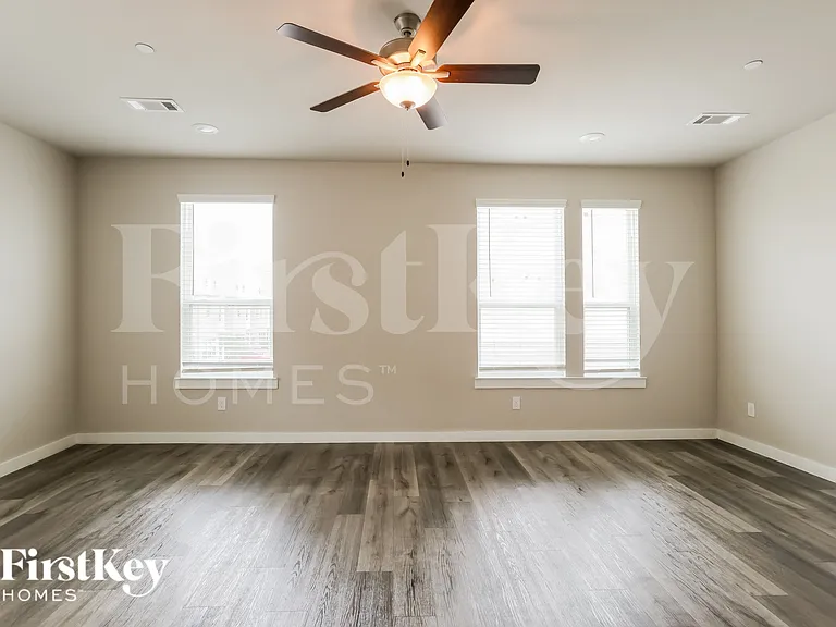 373 N Centro Cir — Photo 3