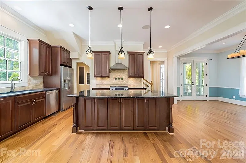 4 bed, 3.5 bath, $3,900 — Photo 4