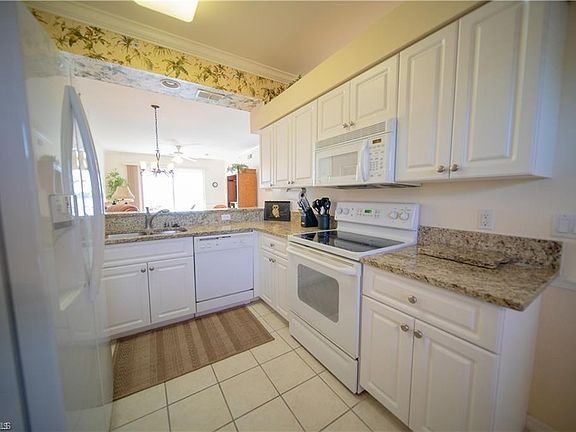 4th image of 10361 Butterfly Palm Dr APT 714