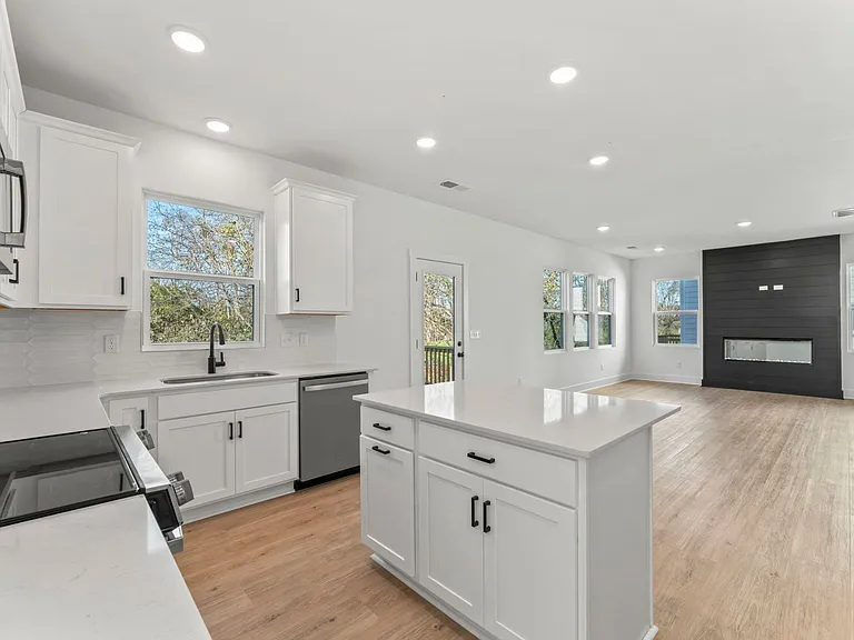 141 Rose Hannah Dr — Photo 5