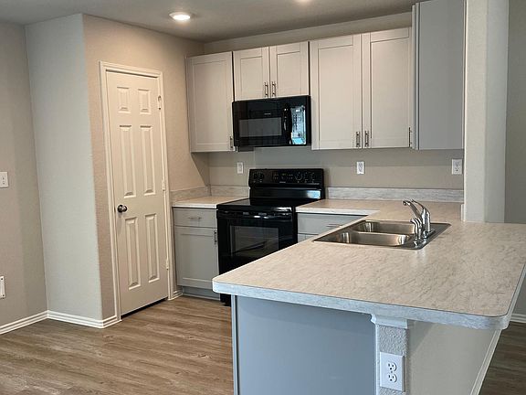 3rd image of 319 Cumberland Forest Dr