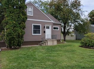 1512 Summer St, Grinnell, IA 50112