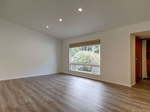 3rd image of 17404 NE 10th St