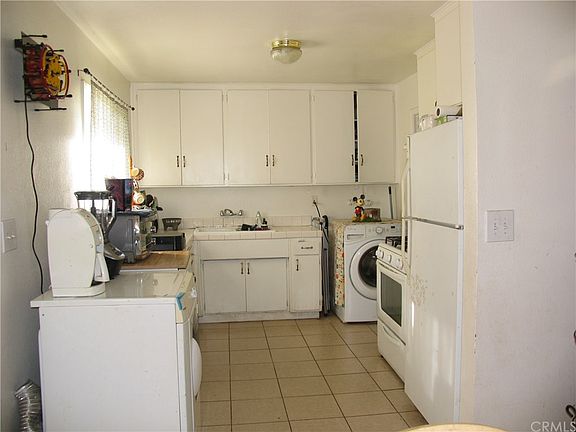 4th image of 392 E Grove St