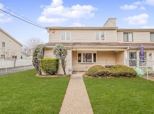 18 Jules Dr, Staten Island, NY 10314