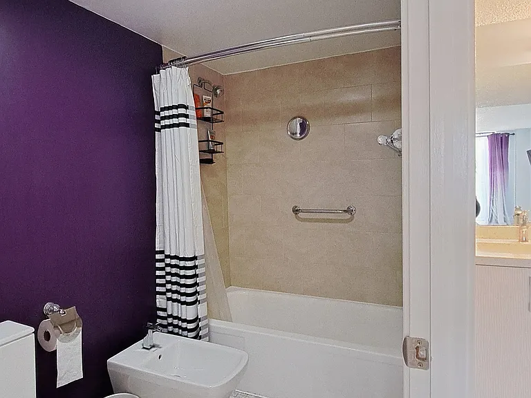210 174th St #508 — Photo 7