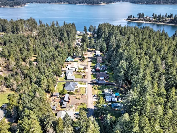 151 E Detroit Drive, Allyn, WA 98524