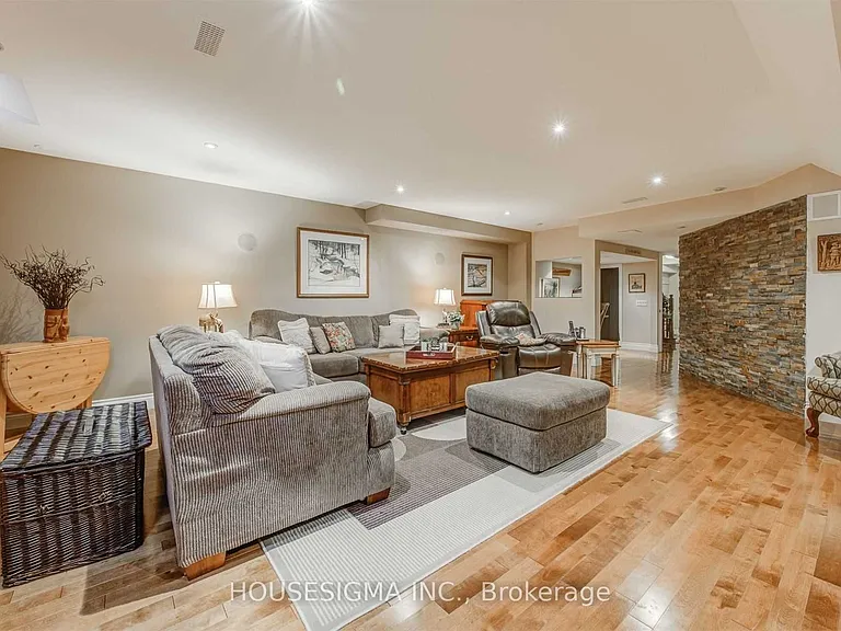 244 Tawny Cres — Photo 25