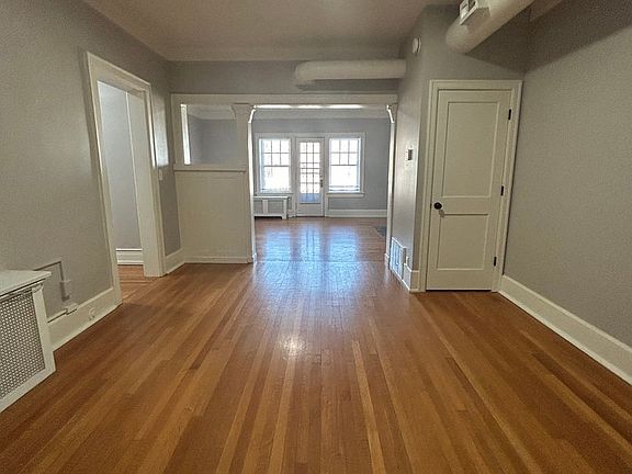 5th image of 3871 Farnam St APT 3