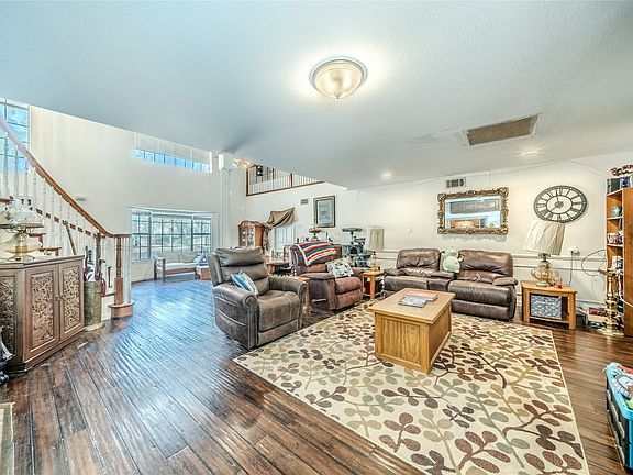 2nd image of 1202 Driftwood Dr