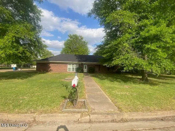 1308 Park Circle Dr, Clarksdale, MS 38614